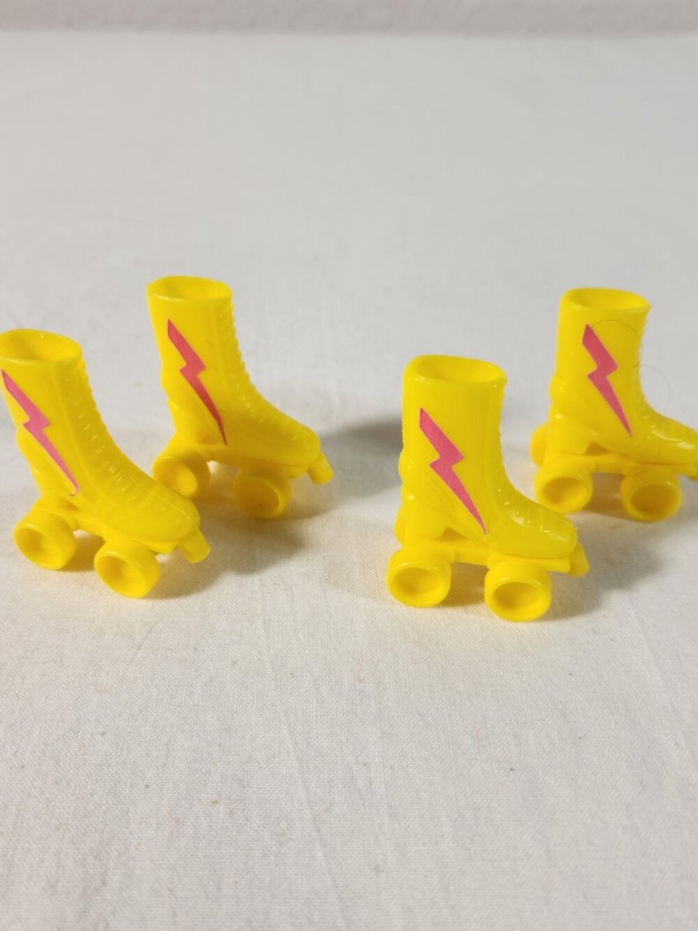 Vintage 1980s Barbie California Dream 2 Pair of Yellow Roller Skates Fast Ship